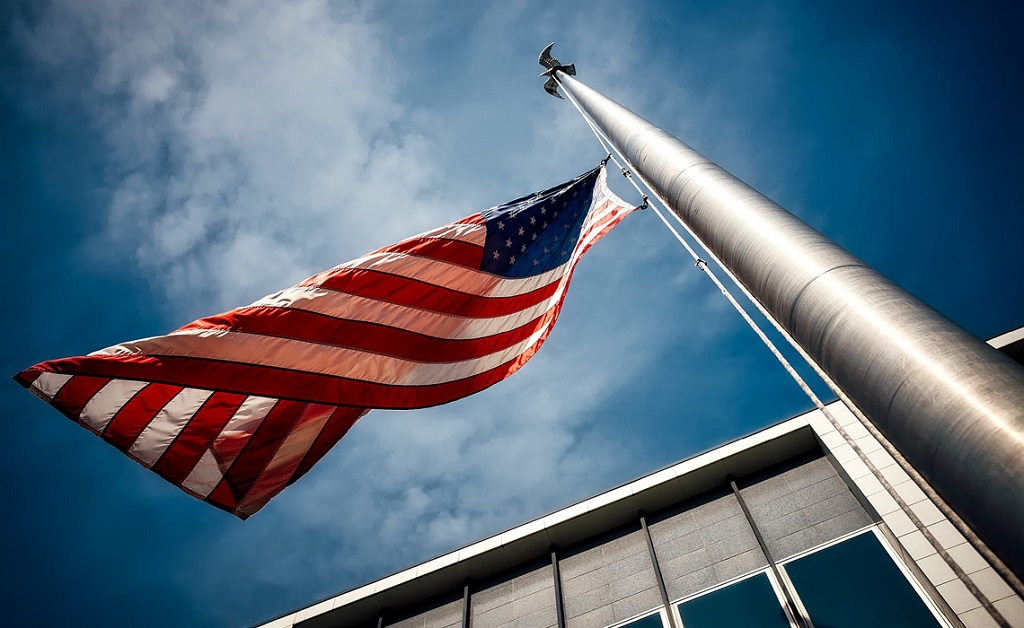 How to attach a flag to a flagpole