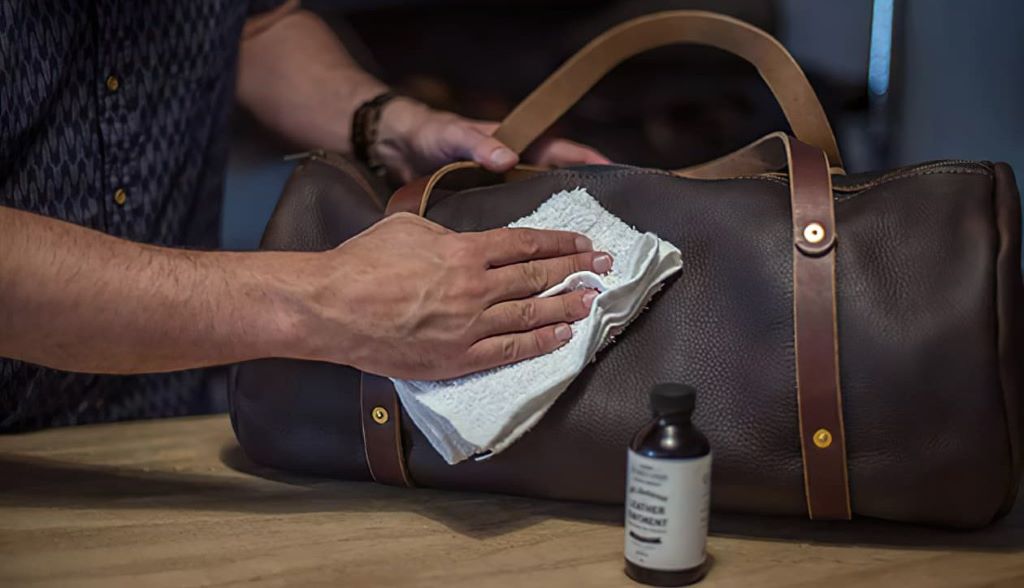 Do's and Don'ts of Caring For Your Leather Coach