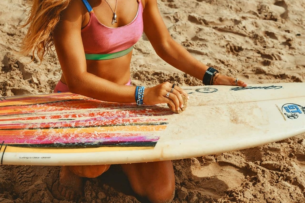 Best Surfboard Wax Remover Hacks to Keep Your Board Fresh